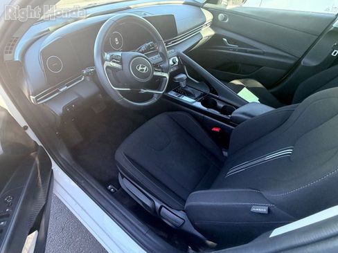 Used 2025 Hyundai Elantra SEL FWD image 8