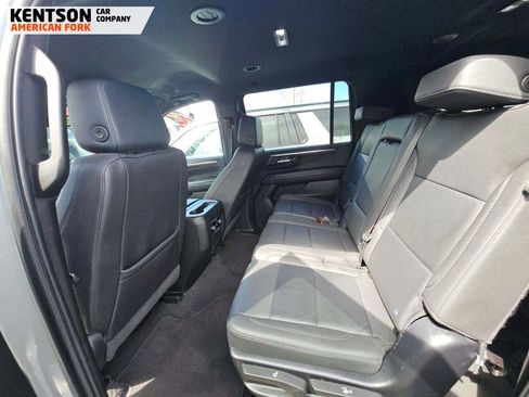 Used 2025 Chevrolet Suburban Z71 image 7