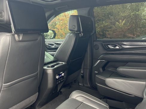 Used 2021 GMC Yukon XL Denali w/ Denali Premium Package image 10