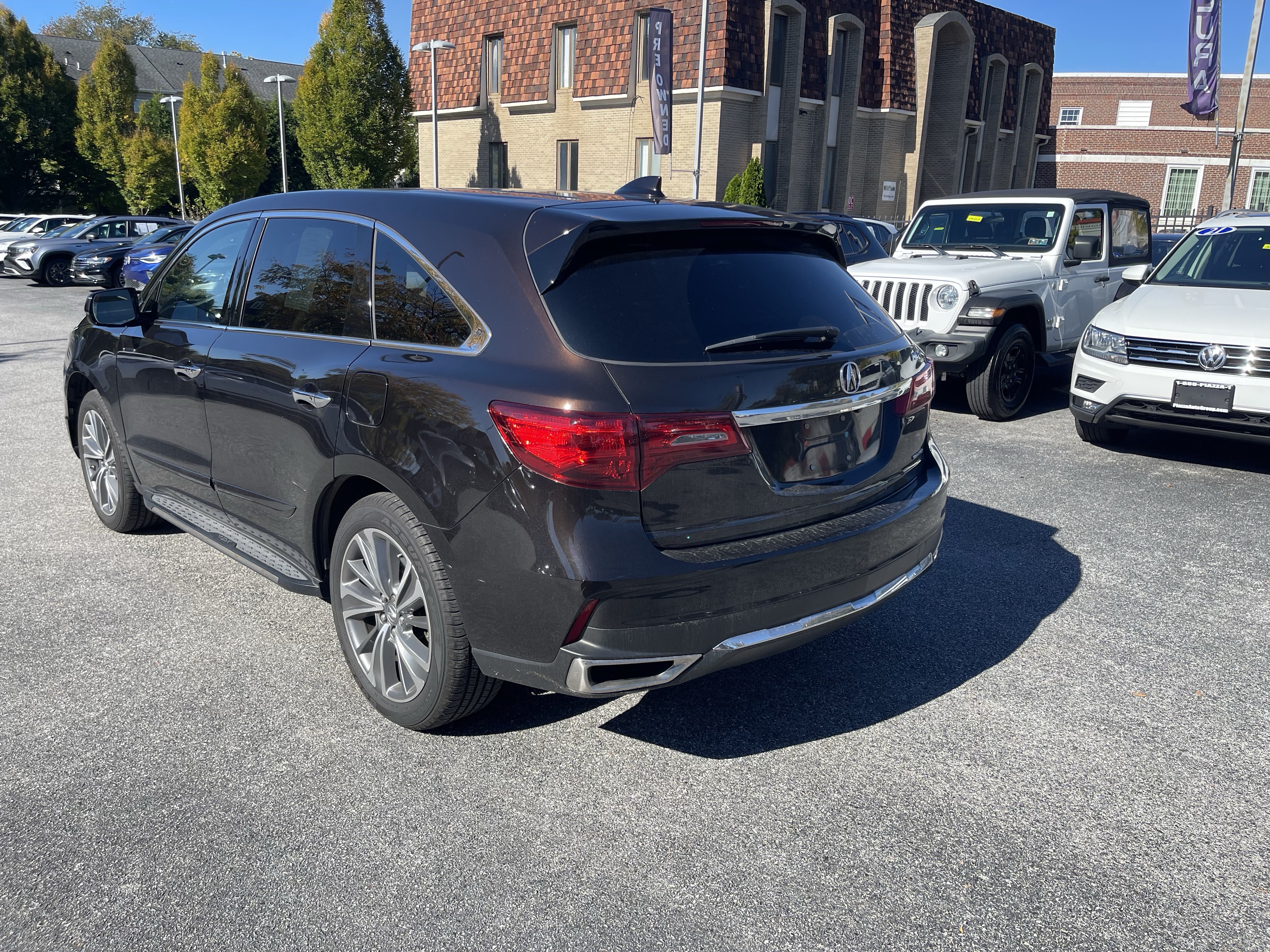 Used 2017 Acura MDX w/ Technology Package AWD/4WD image 5