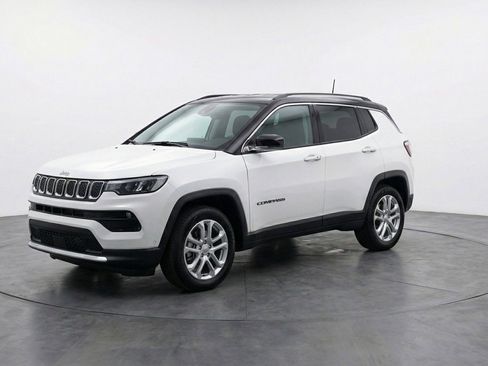 Used 2025 Jeep Compass Limited AWD/4WD image 3