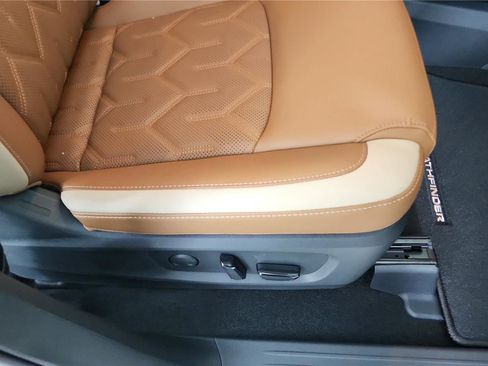 New 2026 Nissan Pathfinder Platinum image 22