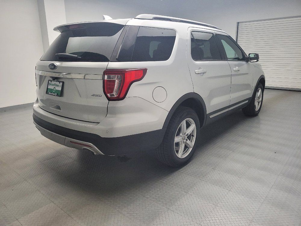 Used 2017 Ford Explorer XLT AWD/4WD image 9