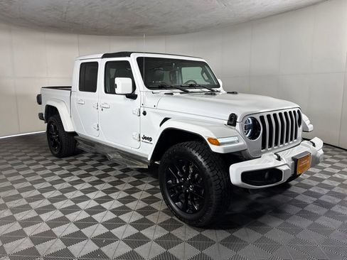 Certified 2021 Jeep Gladiator Overland AWD/4WD image 3