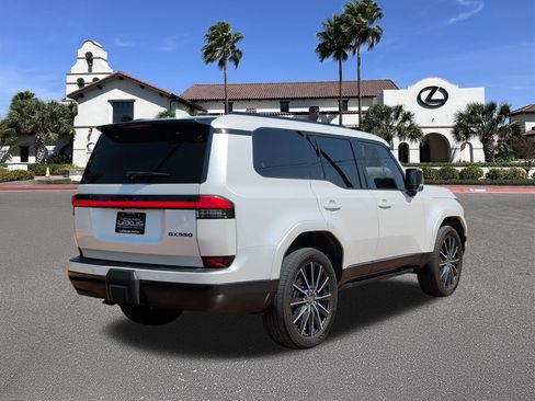 Used 2025 Lexus GX 550 w/ Accessory Package (2T) AWD/4WD image 2
