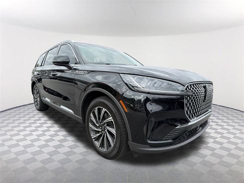Used 2025 Lincoln Aviator 2WD w/ Equipment Group 101A image 3
