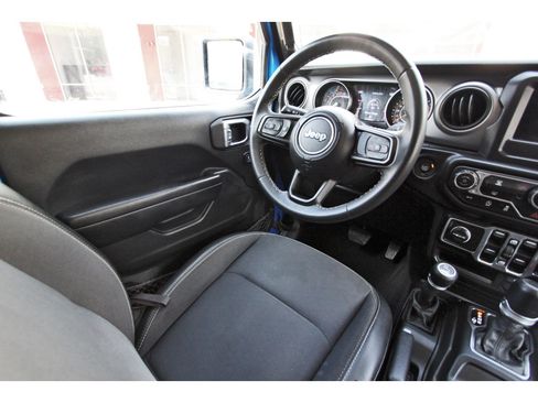 Used 2023 Jeep Gladiator Sport AWD/4WD image 9