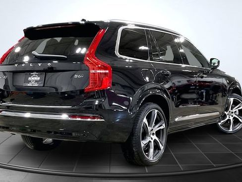 Certified 2023 Volvo XC90 B6 Ultimate w/ Lounge Package image 3