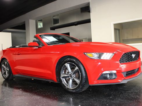 Used 2016 Ford Mustang Convertible w/ Equipment Group 051A RWD image 40