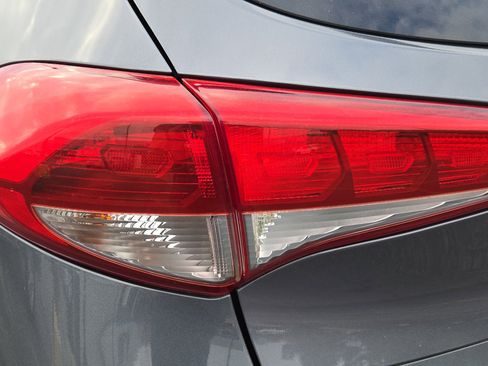 Used 2018 Hyundai Tucson SEL image 12