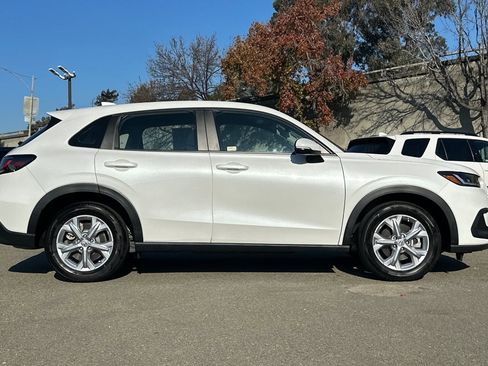 Certified 2023 Honda HR-V LX image 3