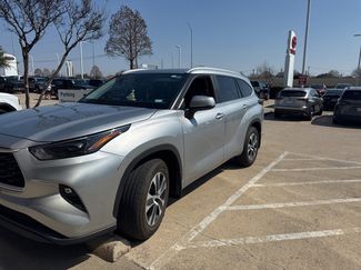 Used 2023 Toyota Highlander XLE video 1