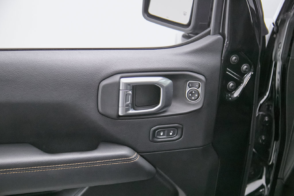 Used 2023 Jeep Wrangler Unlimited Sahara AWD/4WD image 16