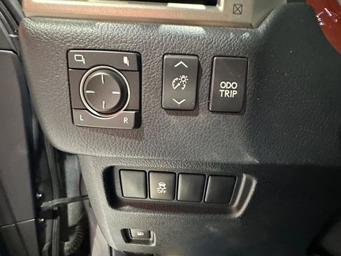 Used 2016 Lexus GX 460 w/ Navigation Package image 26