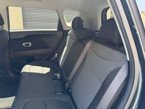 Used 2018 Kia Soul + FWD image 31