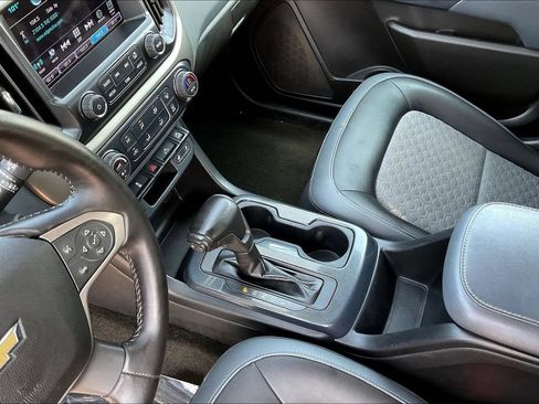 Used 2017 Chevrolet Colorado Z71 AWD/4WD image 9