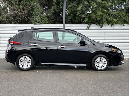 Used 2025 Nissan Leaf S FWD image 13