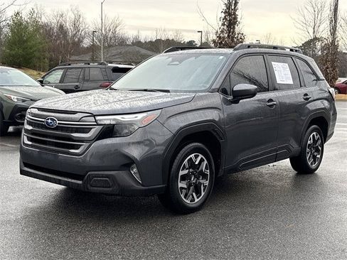 Used 2025 Subaru Forester Premium image 7