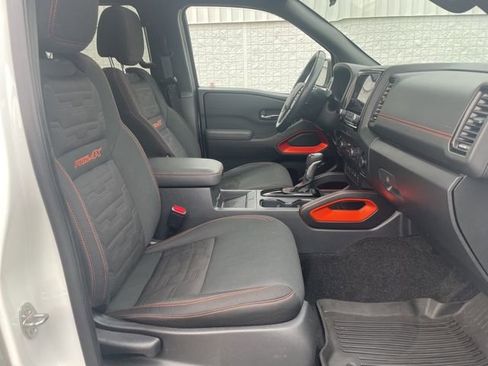 Used 2022 Nissan Frontier PRO-4X image 16