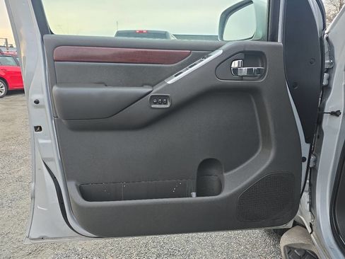 Used 2011 Nissan Pathfinder LE w/ Navigation Pkg image 6