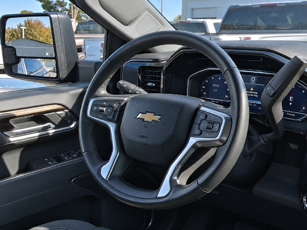 Used 2024 Chevrolet Silverado 2500 LT AWD/4WD image 15