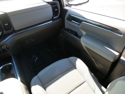 Used 2023 Chevrolet Silverado 1500 LTZ w/ LTZ Convenience Package II AWD/4WD image 11