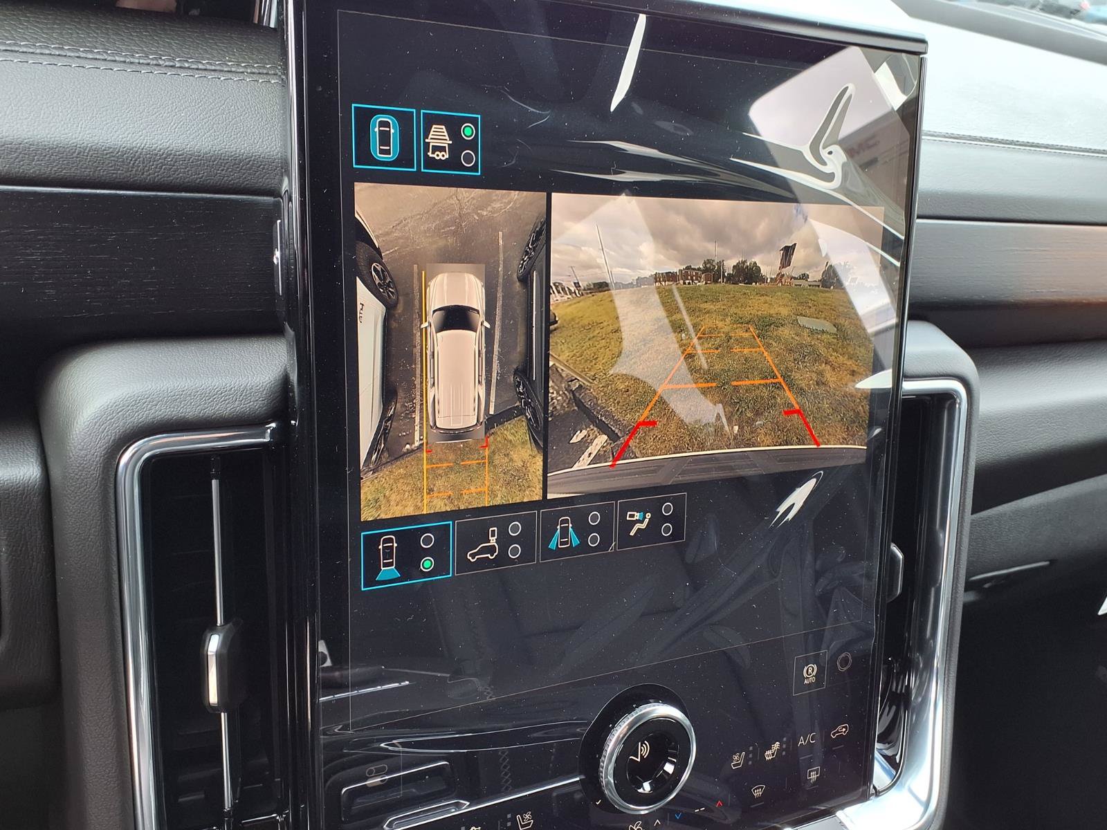 New 2026 GMC Yukon Denali w/ Sun & Power Step Package AWD/4WD image 6