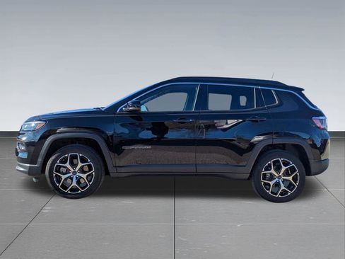 Used 2025 Jeep Compass Limited w/ Sun & Sound Group AWD/4WD image 3
