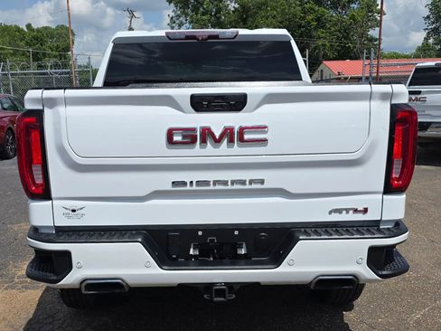 Used 2020 GMC Sierra 1500 AT4 w/ AT4 Premium Package AWD/4WD image 4