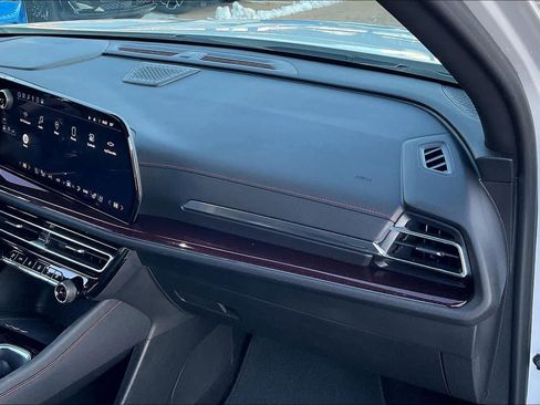 Used 2024 Chevrolet Traverse RS image 19