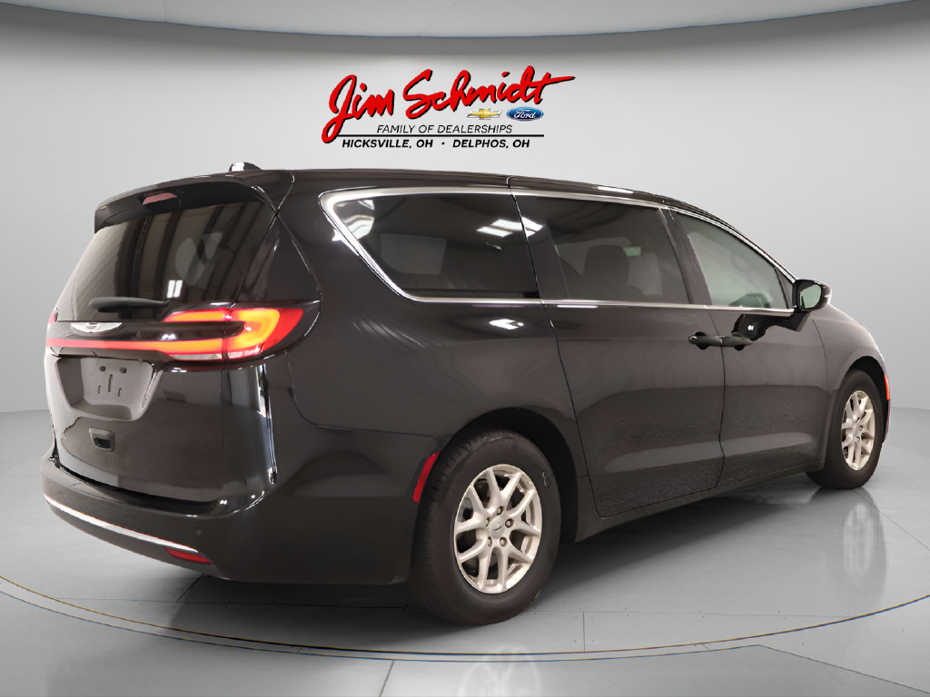 Used 2025 Chrysler Pacifica Select FWD image 6