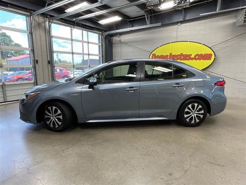 Used 2021 Toyota Corolla LE w/ Carpet Mat Package (TMS) FWD image 2