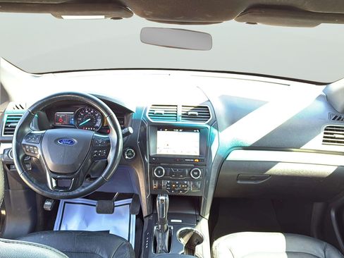 Used 2017 Ford Explorer XLT w/ Equipment Group 202A FWD image 21