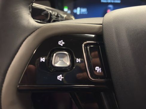 Used 2025 Lincoln Corsair Reserve w/ Rear Removable Package Tray image 24