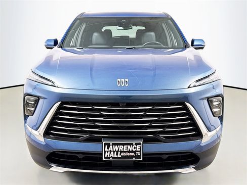 Used 2025 Buick Enclave Preferred image 2