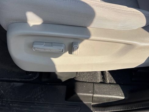 Used 2018 Honda Odyssey LX image 17