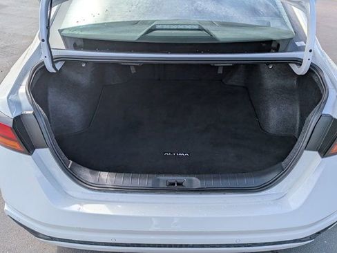 Used 2025 Nissan Altima 2.5 SV image 10