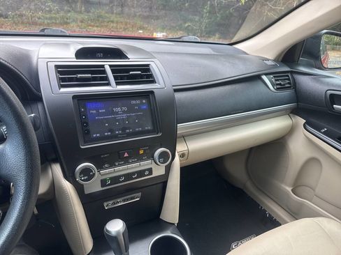 Used 2012 Toyota Camry L image 29