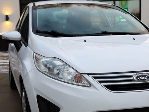 Used 2013 Ford Fiesta SE image 27