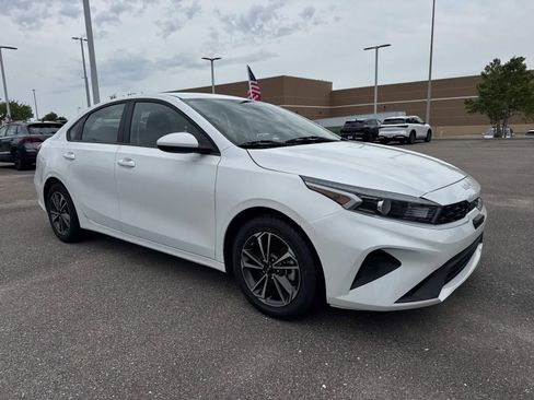 Used 2024 Kia Forte LXS FWD image 3