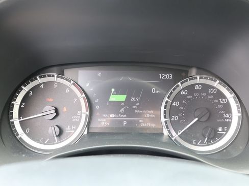 Used 2023 Toyota Highlander XLE FWD image 39