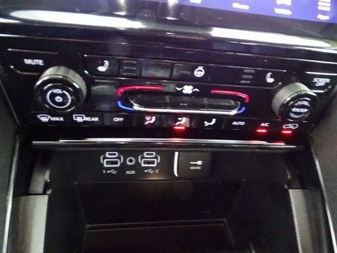 Certified 2023 Jeep Grand Cherokee L Limited AWD/4WD image 13