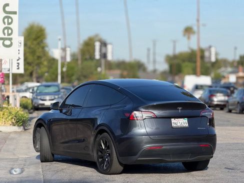 Used 2024 Tesla Model Y Long Range AWD/4WD image 2