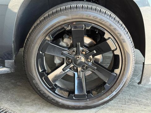 Used 2020 Chevrolet Suburban Premier AWD/4WD image 33