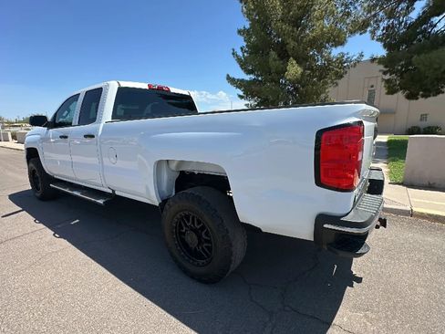 Used 2018 Chevrolet Silverado 2500 W/T RWD image 2