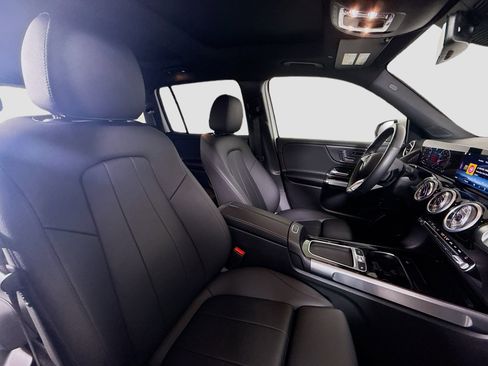 Used 2025 Mercedes-Benz GLB 250 image 29