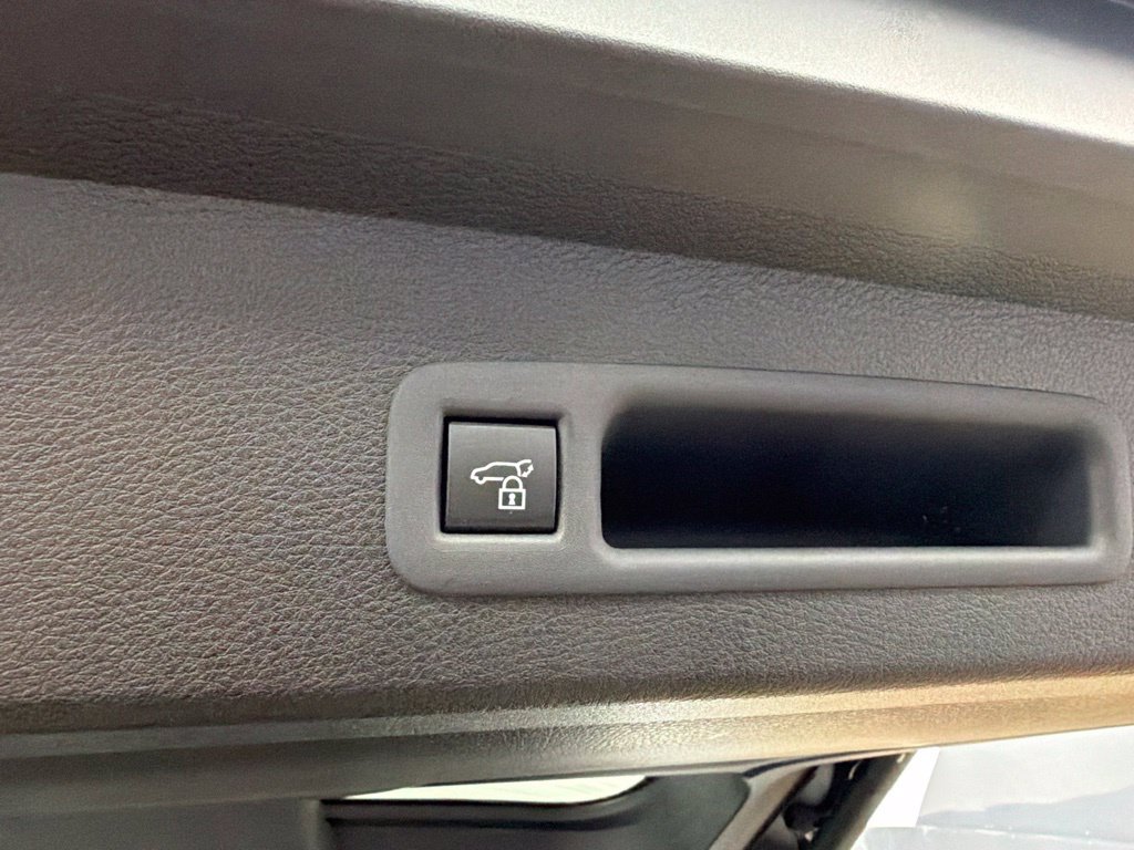 Used 2025 Toyota Sienna XLE w/ XLE Plus Package AWD/4WD image 40
