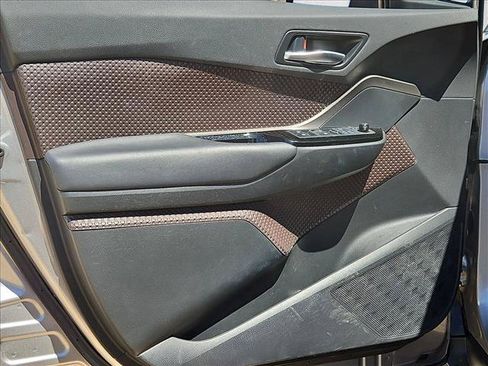 Used 2019 Toyota C-HR FWD image 9