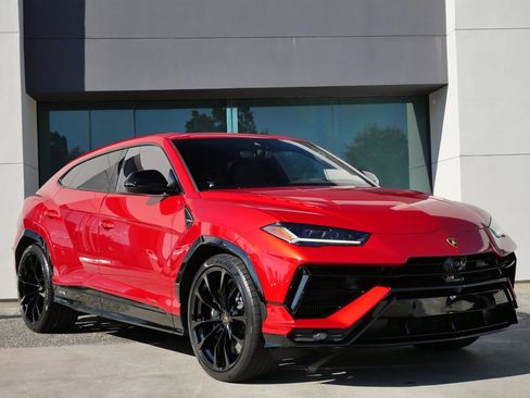 Used 2023 Lamborghini Urus S image 1