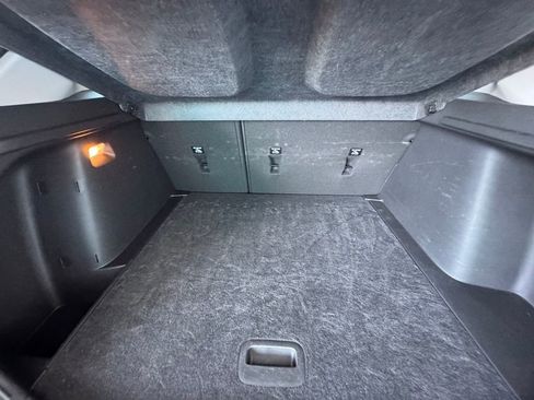 Used 2025 Chevrolet Trax LT FWD image 9